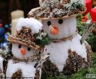 Две красивые снеговиков с шляпой